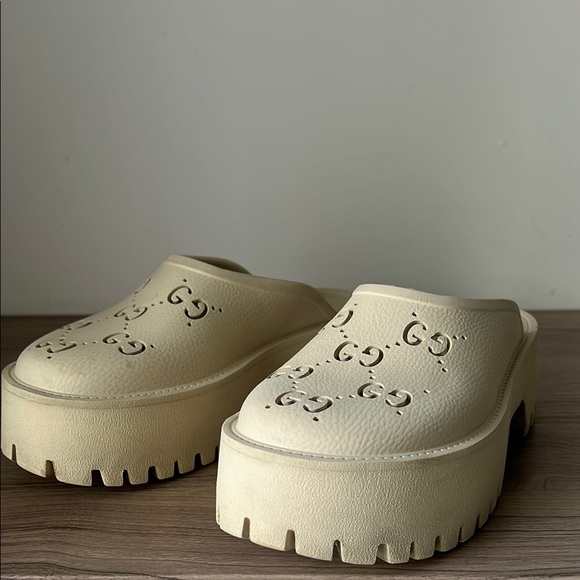 Gucci Beige Platform Clogs - Picture 3 of 8